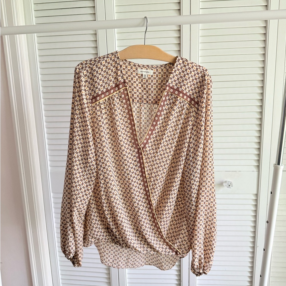 🌸 Max Studio Patterned Surplice Blouse – Size XL